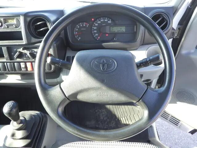 トヨタトヨエース平ボディ小型（2t・3t）[写真12]