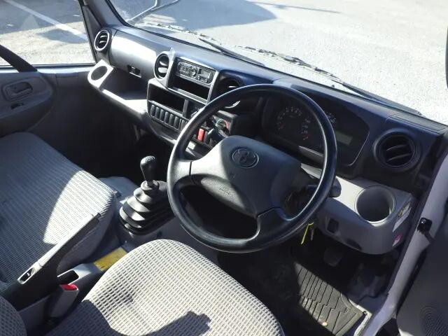 トヨタトヨエース平ボディ小型（2t・3t）[写真06]