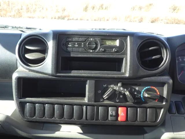 トヨタトヨエース平ボディ小型（2t・3t）[写真09]