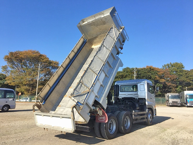 UDトラックスクオンダンプ大型（10t）[写真02]