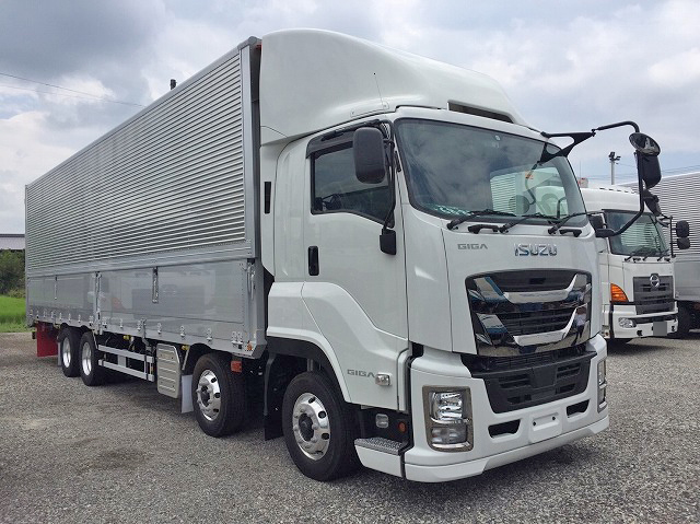 いすゞギガアルミウイング大型（10t）[写真02]