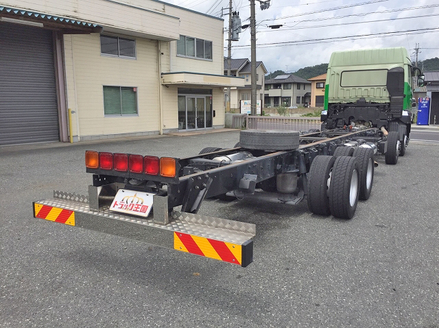 三菱ふそうスーパーグレートシャーシ大型（10t）[写真02]