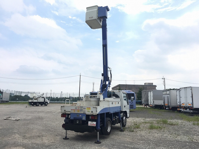 いすゞエルフ高所作業車小型（2t・3t）[写真02]