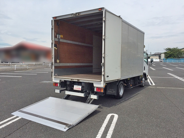 いすゞエルフアルミバン小型（2t・3t）[写真02]