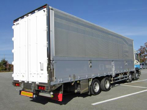 いすゞギガアルミウイング大型（10t）[写真02]