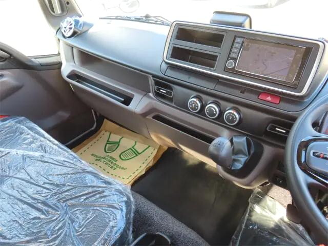 三菱ふそうキャンター平ボディ小型（2t・3t）[写真13]