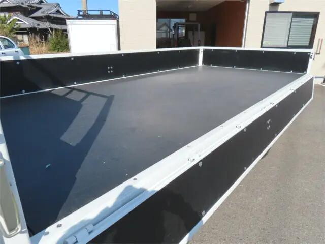 三菱ふそうキャンター平ボディ小型（2t・3t）[写真29]