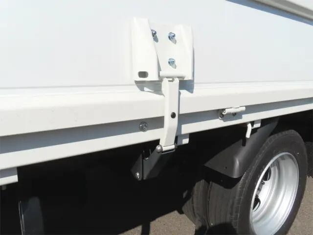 三菱ふそうキャンター平ボディ小型（2t・3t）[写真30]