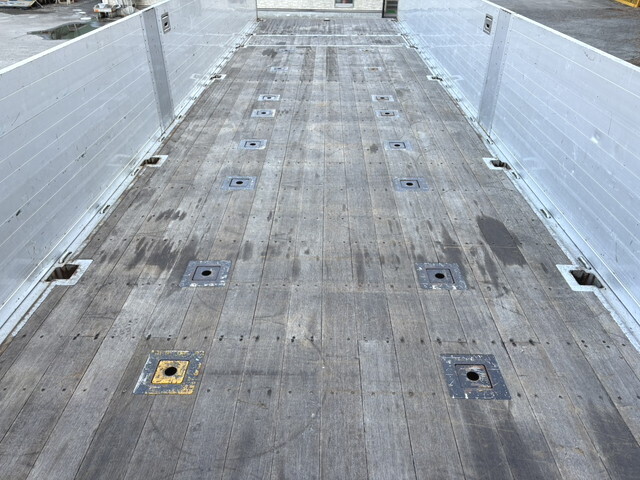 いすゞギガアルミブロック大型（10t）[写真11]