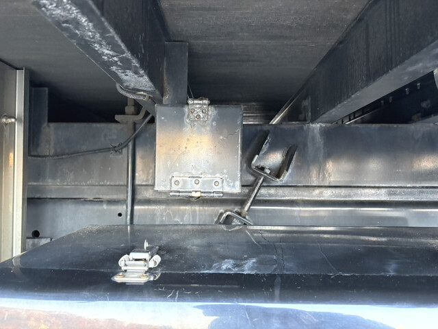 いすゞギガアルミブロック大型（10t）[写真27]