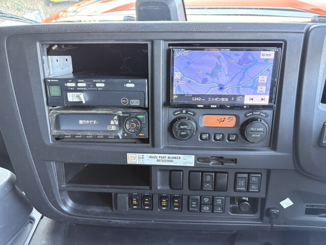 いすゞギガアルミブロック大型（10t）[写真37]