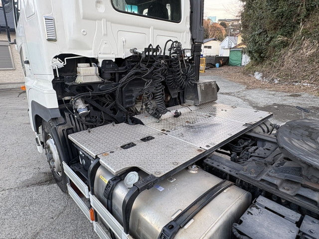 日野プロフィアトレーラーヘッド（トラクターヘッド）大型（10t）[写真11]