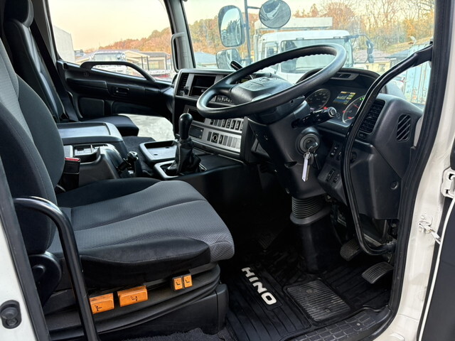 日野プロフィアトレーラーヘッド（トラクターヘッド）大型（10t）[写真20]