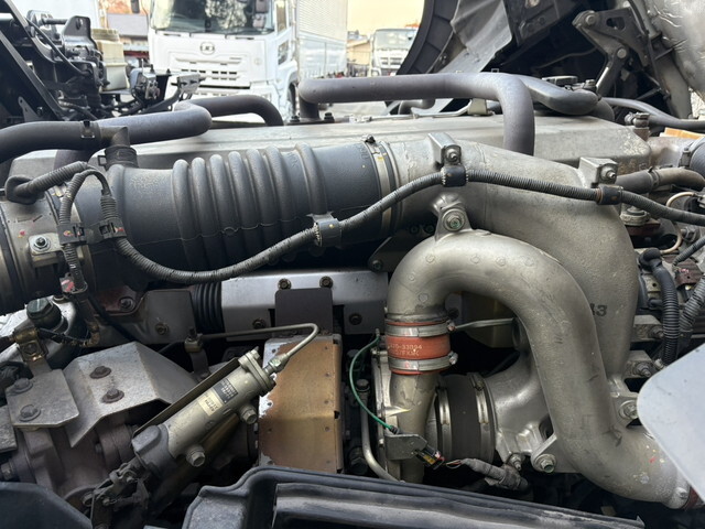 日野プロフィアトレーラーヘッド（トラクターヘッド）大型（10t）[写真29]