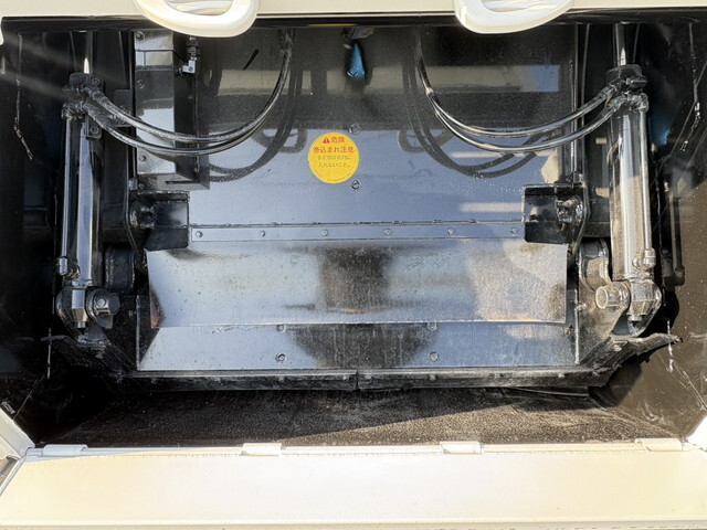 いすゞエルフパッカー車（塵芥車）小型（2t・3t）[写真10]