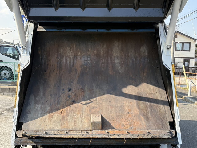 いすゞエルフパッカー車（塵芥車）小型（2t・3t）[写真17]
