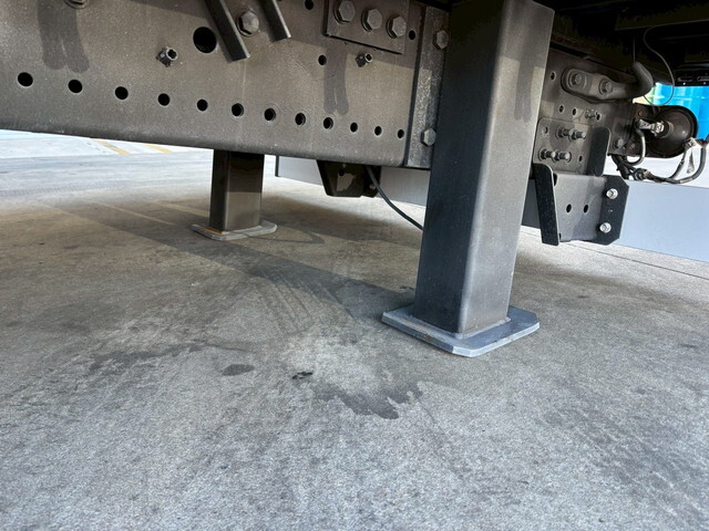 日野プロフィアセルフクレーン4段大型（10t）[写真13]