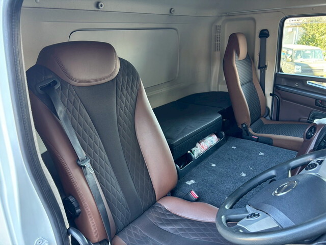 日野プロフィアセルフクレーン4段大型（10t）[写真38]