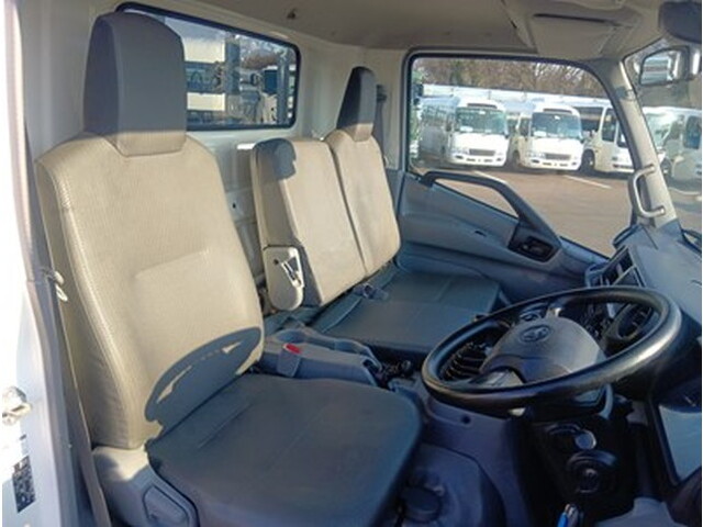 トヨタトヨエース平ボディ小型（2t・3t）[写真17]