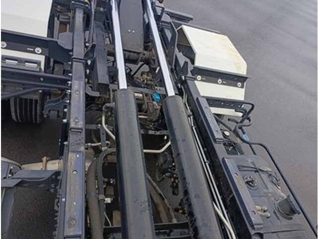 三菱ふそうファイターコンテナ専用車増トン（6t・8t）[写真08]