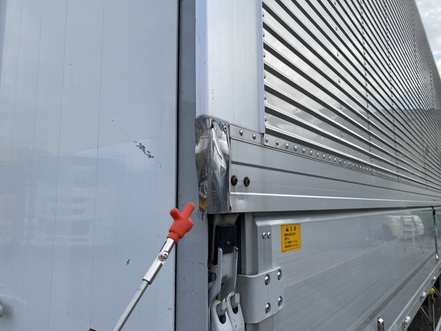 三菱ふそうファイターアルミウイング中型（4t）[写真37]