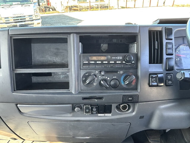 いすゞフォワードアルミブロック中型（4t）[写真32]