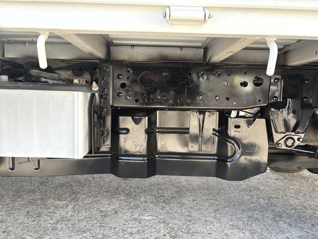 日産バネット平ボディ小型（2t・3t）[写真12]