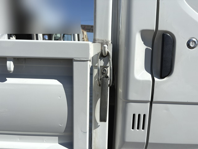 日産バネット平ボディ小型（2t・3t）[写真18]