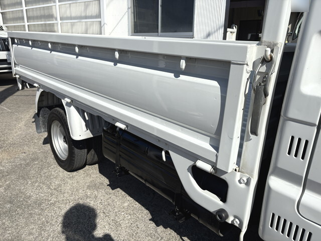 日産バネット平ボディ小型（2t・3t）[写真19]