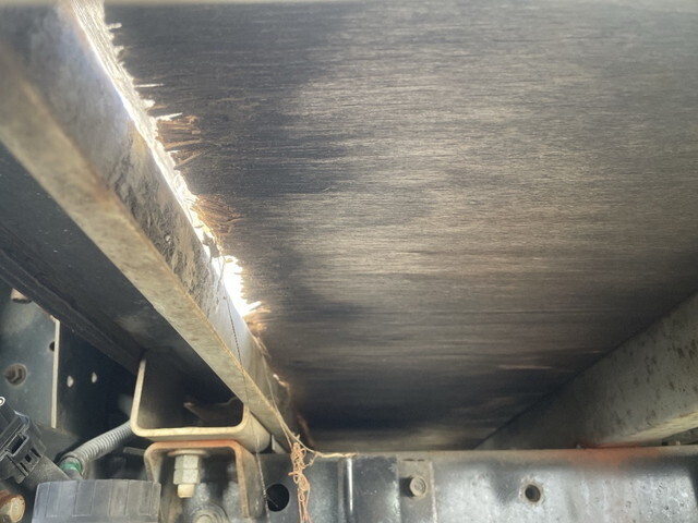 いすゞエルフ平ボディ小型（2t・3t）[写真13]