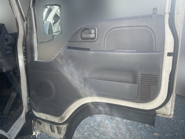 いすゞエルフ平ボディ小型（2t・3t）[写真19]