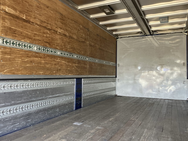 いすゞフォワードアルミウイング中型（4t）[写真10]