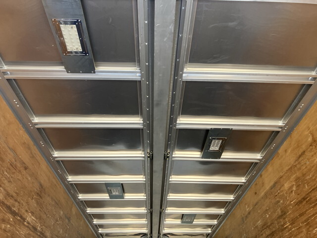 いすゞフォワードアルミウイング中型（4t）[写真13]