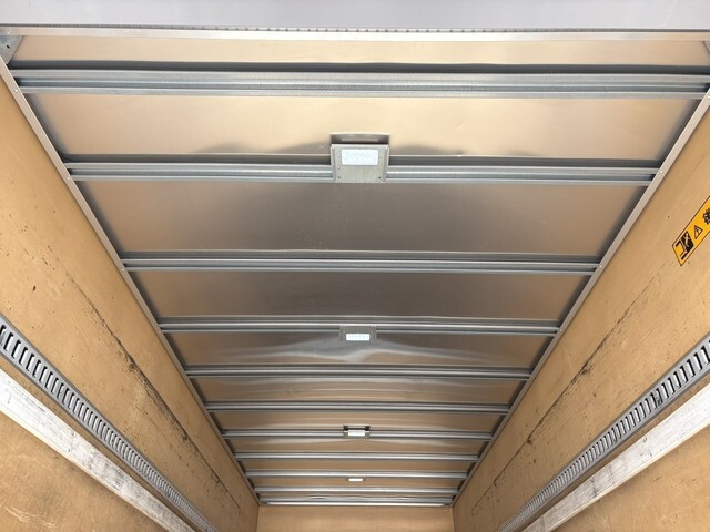 いすゞフォワードアルミバン中型（4t）[写真14]