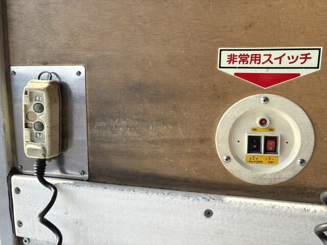 いすゞフォワードアルミバン中型（4t）[写真15]