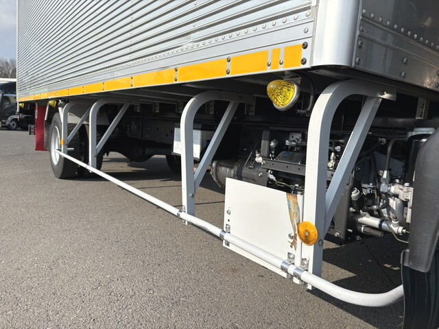 いすゞフォワードアルミバン中型（4t）[写真16]