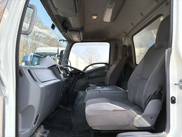 いすゞフォワードアルミバン中型（4t）[写真28]