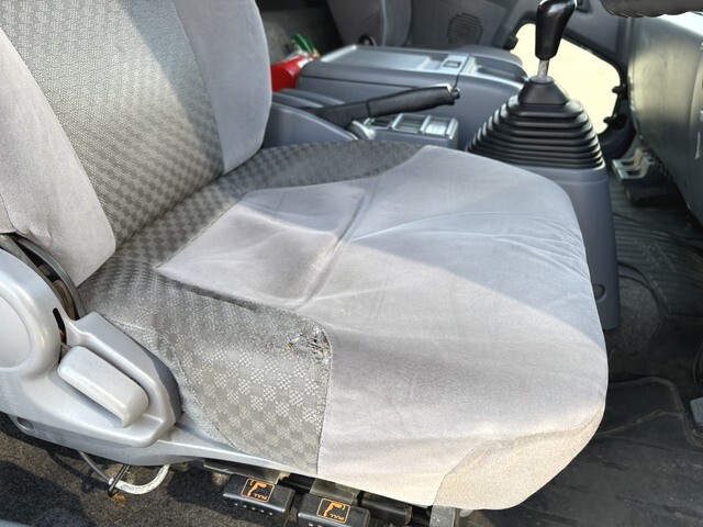 いすゞフォワードアルミバン中型（4t）[写真29]