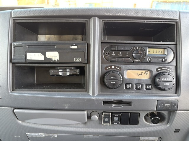 いすゞフォワードアルミバン中型（4t）[写真33]