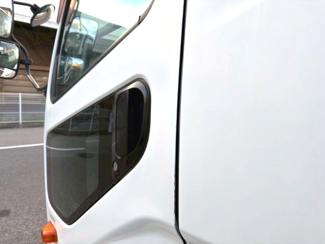 三菱ふそうファイターコンテナ専用車増トン（6t・8t）[写真24]