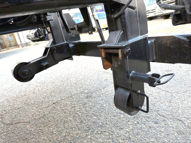 三菱ふそうファイターコンテナ専用車増トン（6t・8t）[写真09]