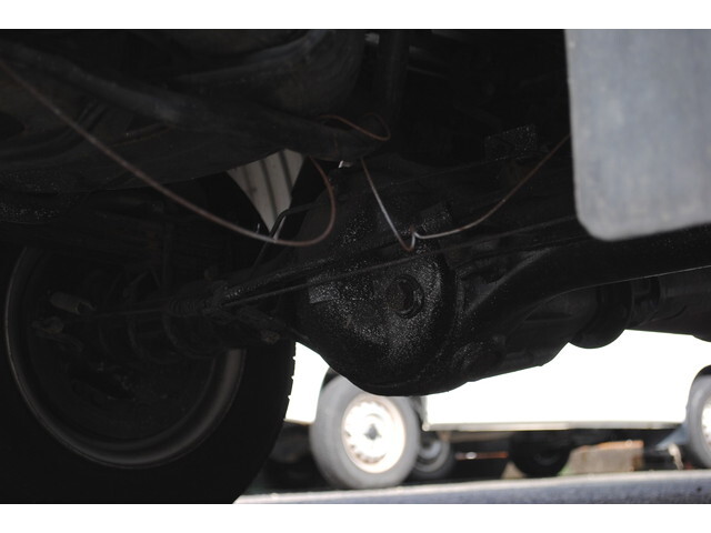 日産バネット平ボディ小型（2t・3t）[写真15]