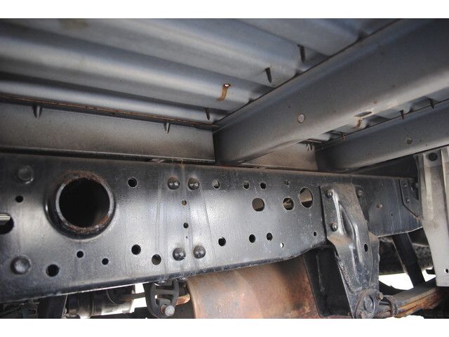 日産バネット平ボディ小型（2t・3t）[写真18]