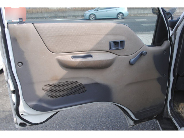 日産バネット平ボディ小型（2t・3t）[写真23]