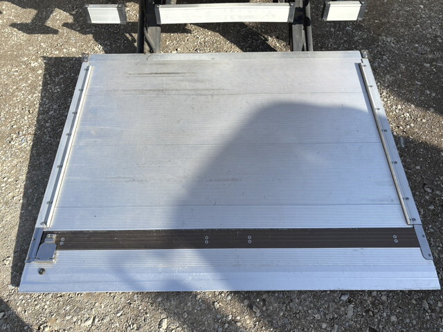 いすゞエルフアルミバン小型（2t・3t）[写真10]