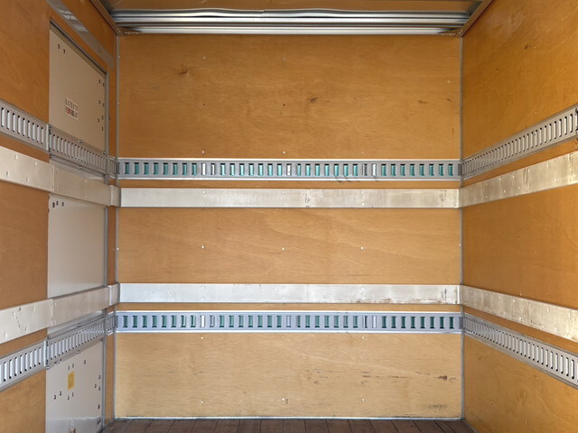 いすゞエルフアルミバン小型（2t・3t）[写真15]