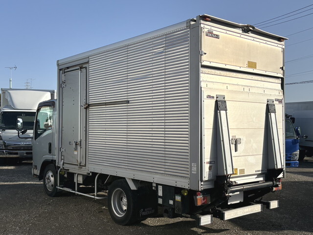 いすゞエルフアルミバン小型（2t・3t）[写真02]