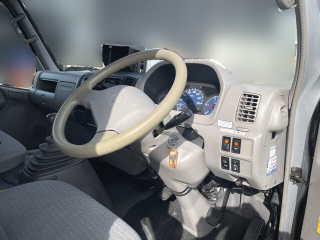 トヨタダイナアルミウイング小型（2t・3t）[写真34]