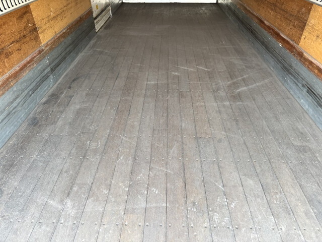 いすゞフォワードアルミバン中型（4t）[写真21]