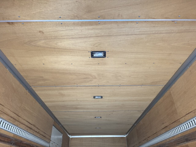 いすゞフォワードアルミバン中型（4t）[写真22]